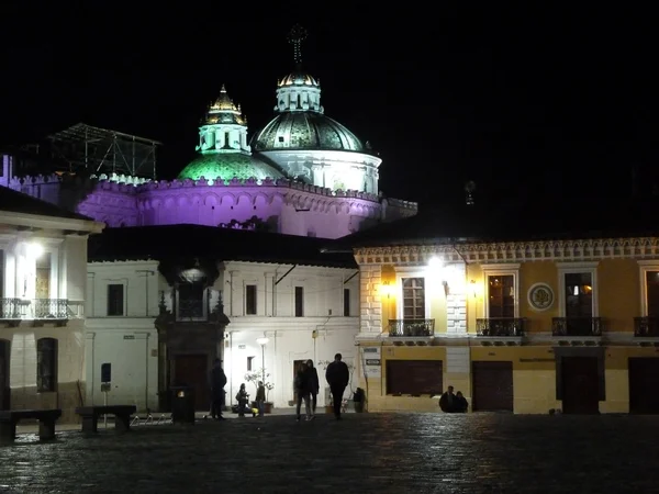 Quito på natten, ecuador — Stockfoto