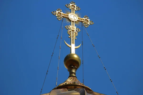 La cruz de la Catedral de Cristo Salvador (Iglesia Ortodoxa Rusa), Moscú, Rusia. Una cruz . — Foto de Stock