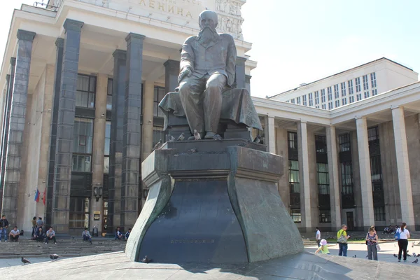 Fjodor Dostojevski monument in Moskou, Rusland — Stockfoto