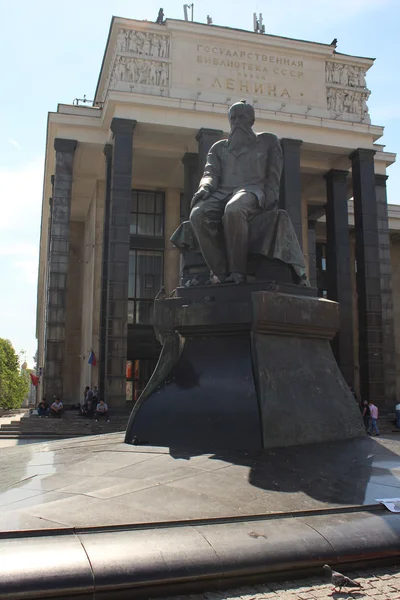 Fyodor Dostoyevsky monumento em Moscou, Rússia — Fotografia de Stock