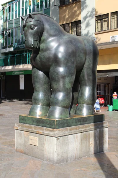 Plaza botero, medellin, colombia (fernando botero heykeller)