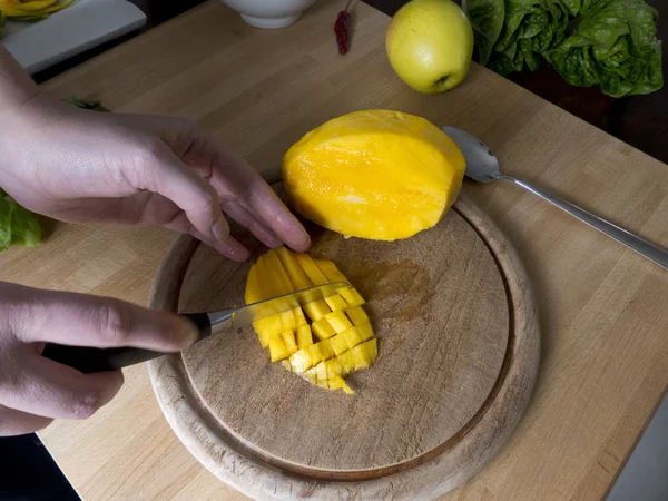 Lechuga romana cortada en mango — Foto de Stock