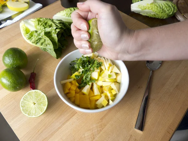 Squeeze lime — Stock Photo, Image