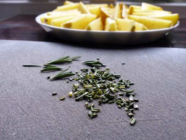 Biberiye patates pişirme — Stok fotoğraf