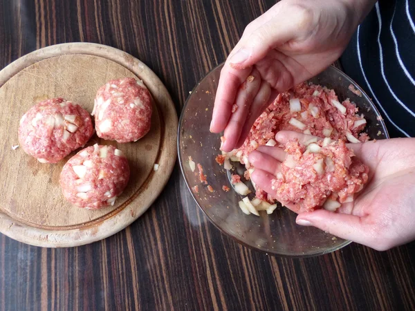 Koken gehaktballen — Stockfoto