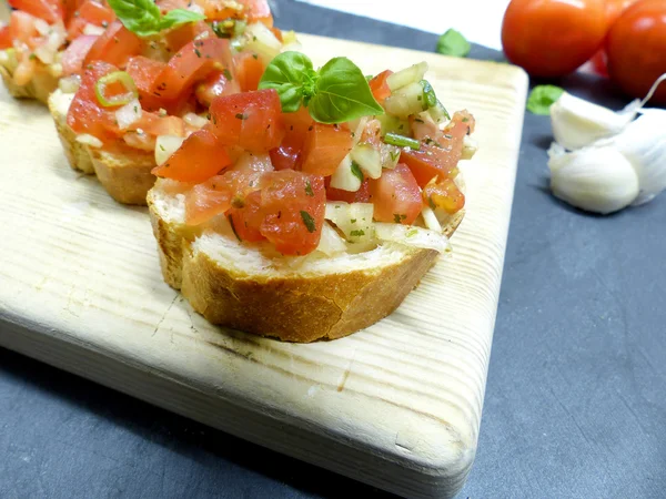 Bruschetta with tomatoes and onions — Stock Photo, Image