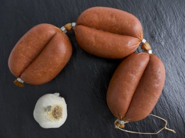 sarımsak sosis sucuk