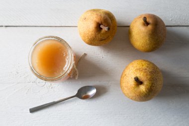 Armut Reçeli bir kavanoz içinde