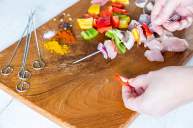 tavuk şiş için malzemeler