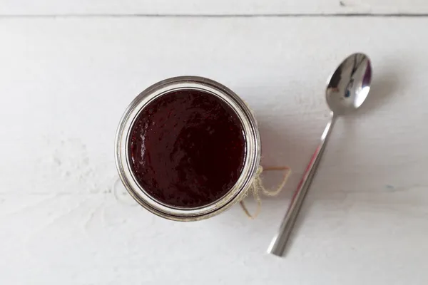 Johannisbeermarmelade i einem einmachglas — Stockfoto