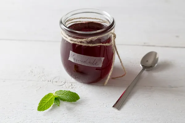 Einem einmachglas içinde johannisbeermarmelade — Stok fotoğraf