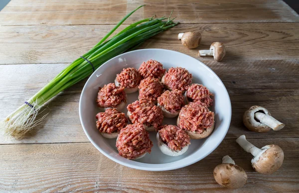 Funghi ripieni prima della cottura — Foto Stock