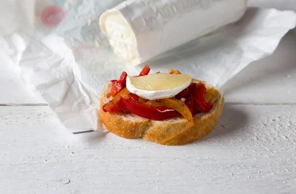 Bruschetta with peppers and goat cheese — Stock Photo, Image