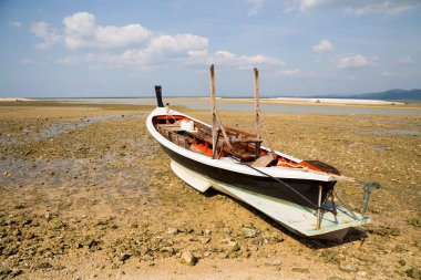 kumlu plajı ve tekne