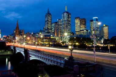 Melbourne Skyline Federal Meydanı 'na doğru