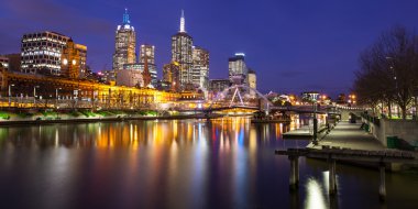 Alacakaranlıkta Melbourne Skyline
