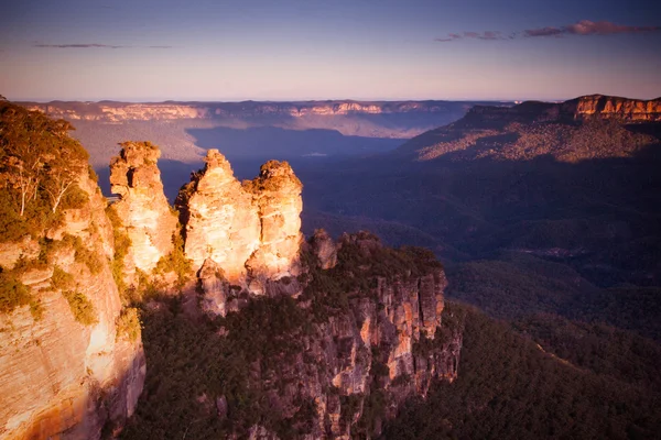 Tres hermanas en las montañas azules — Foto de Stock