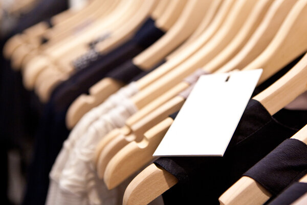 Одежда на стойке