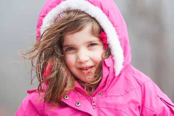 A Young Girl Braves The Cold and Snow — Stock Photo, Image