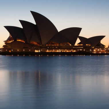 Dusk 'taki Sydney Opera Binası