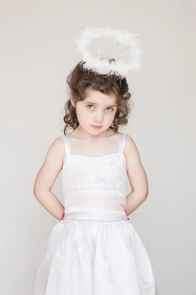 打扮成天使的小女孩 — 图库照片