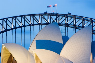 Dusk 'taki Sydney Opera Binası