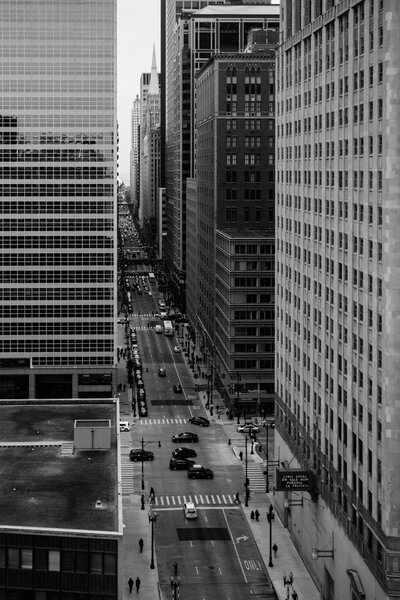 The view down West Washington St in Chicago, Illinois on a cold winter's day.