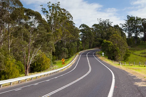 Kurvenreiche australische Straße — Stockfoto