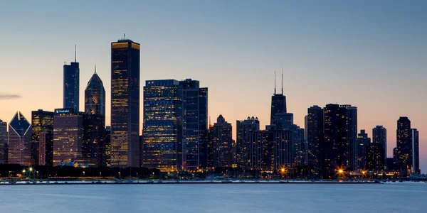 Panorama chicago za soumraku — Stock fotografie