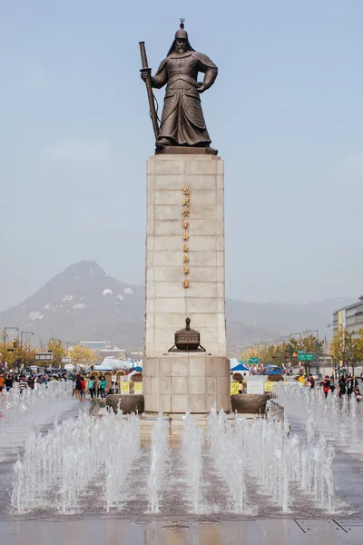 Estátua do Almirante Yi Sun Shin na Coreia do Sul — Fotografia de Stock
