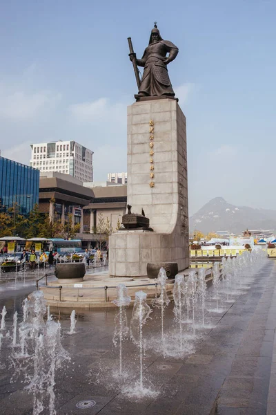 Statue of Admiral Yi Sun Shin in South Korea — Stock Photo, Image
