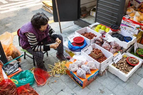 Street Seller en Seúl Corea del Sur — Foto de Stock