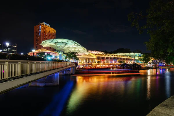 Clarke Quay in Singapore at Night — Stock Photo, Image