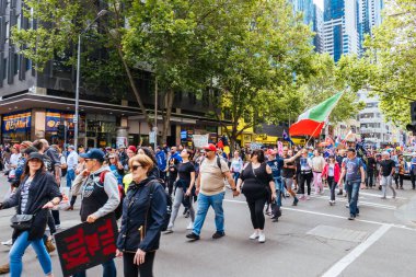 Avustralyalılar Zorunlu COVID-19 Aşılarına Karşı Dünya Çapında Özgürlük Yürüyüşü 'nün Bir parçası Olarak Protesto Etti