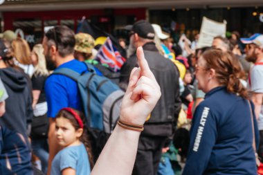 Avustralyalılar Zorunlu COVID-19 Aşılarına Karşı Dünya Çapında Özgürlük Yürüyüşü 'nün Bir parçası Olarak Protesto Etti
