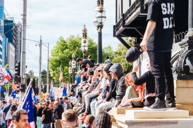 Avustralyalılar Zorunlu COVID-19 Aşılarına Karşı Dünya Çapında Özgürlük Yürüyüşü 'nün Bir parçası Olarak Protesto Etti