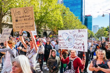 Avustralyalılar Zorunlu COVID-19 Aşılarına Karşı Dünya Çapında Özgürlük Yürüyüşü 'nün Bir parçası Olarak Protesto Etti