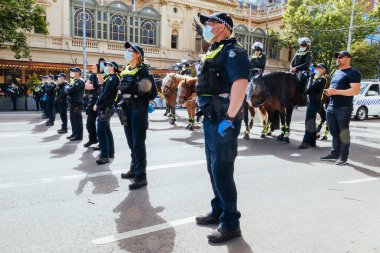 Avustralyalılar Zorunlu COVID-19 Aşılarına Karşı Dünya Çapında Özgürlük Yürüyüşü 'nün Bir parçası Olarak Protesto Etti