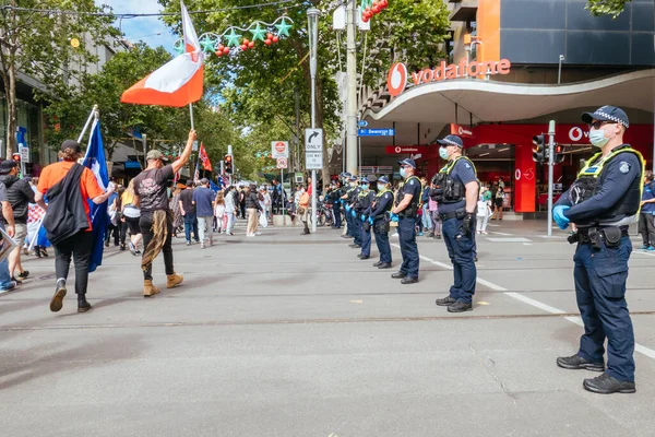 Manifestation des Australiens dans le cadre du "Rassemblement mondial pour la liberté" contre les vaccins obligatoires COVID-19 — Photo