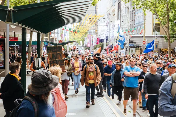 Australané protestují jako součást "World Wide Rally For Freedom" proti povinným vakcínám COVID-19 — Stock fotografie