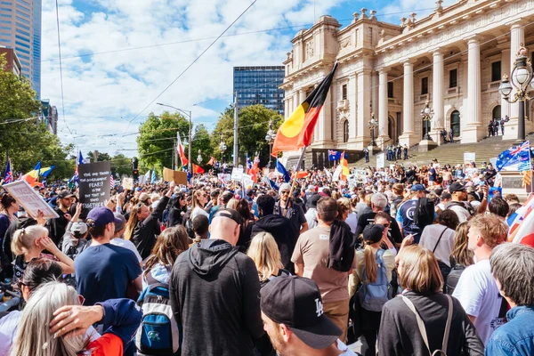 Australané protestují jako součást "World Wide Rally For Freedom" proti povinným vakcínám COVID-19 — Stock fotografie
