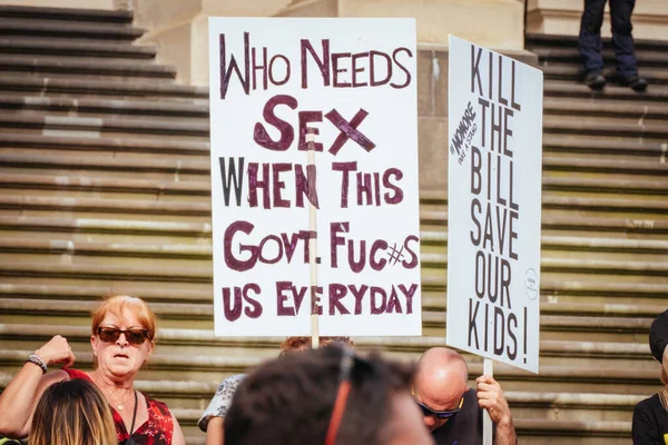 Australianos protestan como parte de la "Marcha Mundial por la Libertad" contra las vacunas obligatorias COVID-19 — Foto de Stock