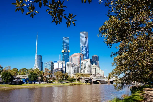 Вид на реку Ярра Мельбурна в Австралии — стоковое фото