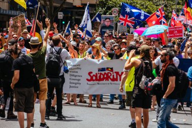 Avustralyalılar COVID-19 Aşılarına Karşı Protesto Ettiler