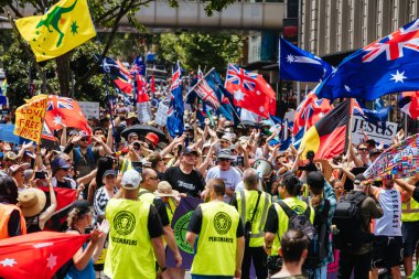 Avustralyalılar COVID-19 Aşılarına Karşı Protesto Ettiler