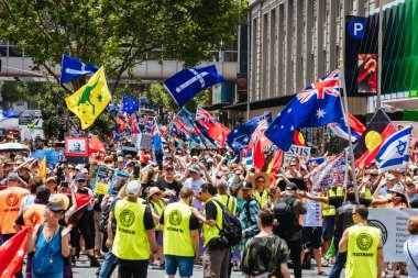 Avustralyalılar COVID-19 Aşılarına Karşı Protesto Ettiler