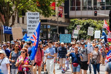 Avustralyalılar COVID-19 Aşılarına Karşı Protesto Ettiler