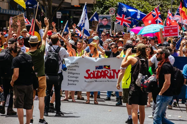Avustralyalılar COVID-19 Aşılarına Karşı Protesto Ettiler