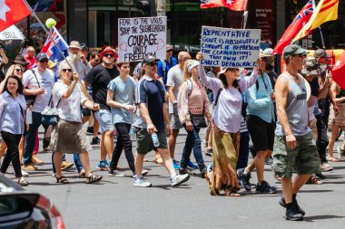 Avustralyalılar COVID-19 Aşılarına Karşı Protesto Ettiler