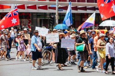 Avustralyalılar COVID-19 Aşılarına Karşı Protesto Ettiler